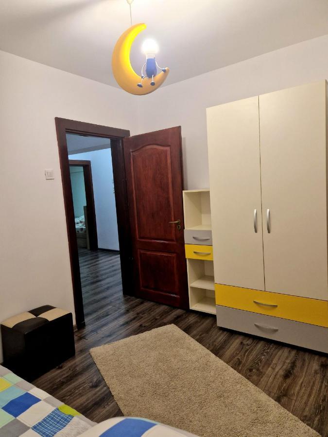 Cozy Appartment In The Center Tergovistye Kültér fotó