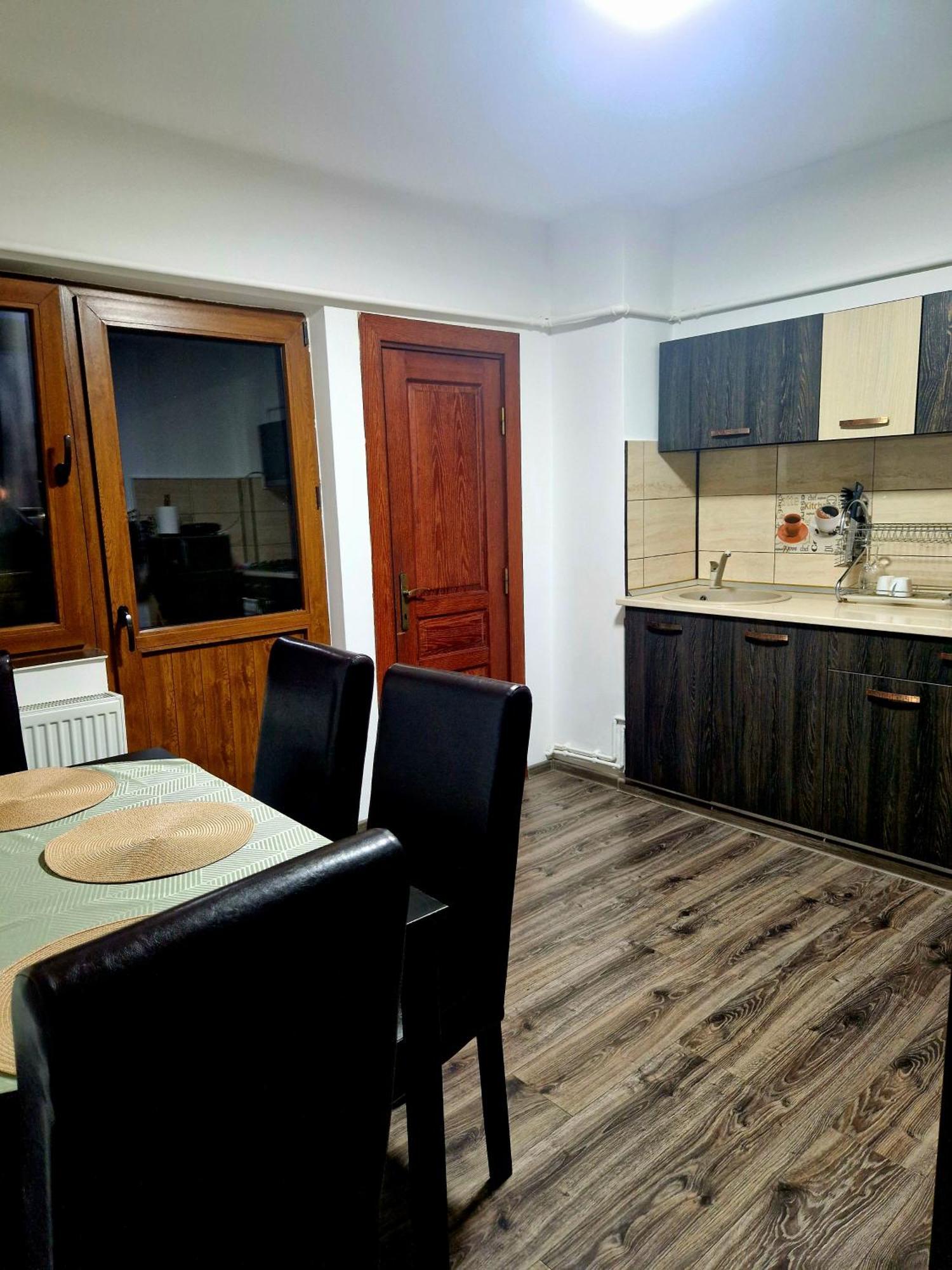 Cozy Appartment In The Center Tergovistye Kültér fotó
